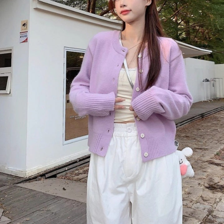 Cardigan élégant pour femmes à manches courtes avec détails en bouton et tricot fin Chic & Stil