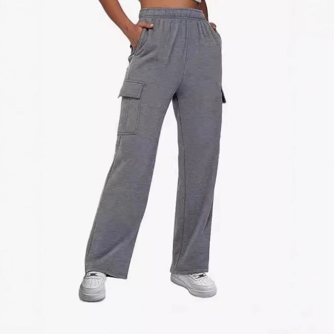 Versatile cargo pants for women with elastic waistband and numerous pockets Chic and Style