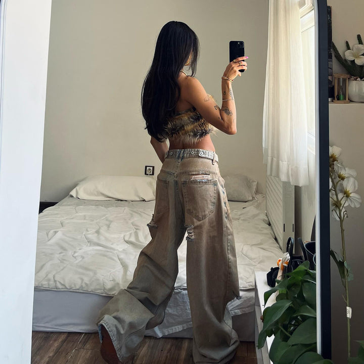 Baggy jeans for women with frayed hem and worn look Lune London