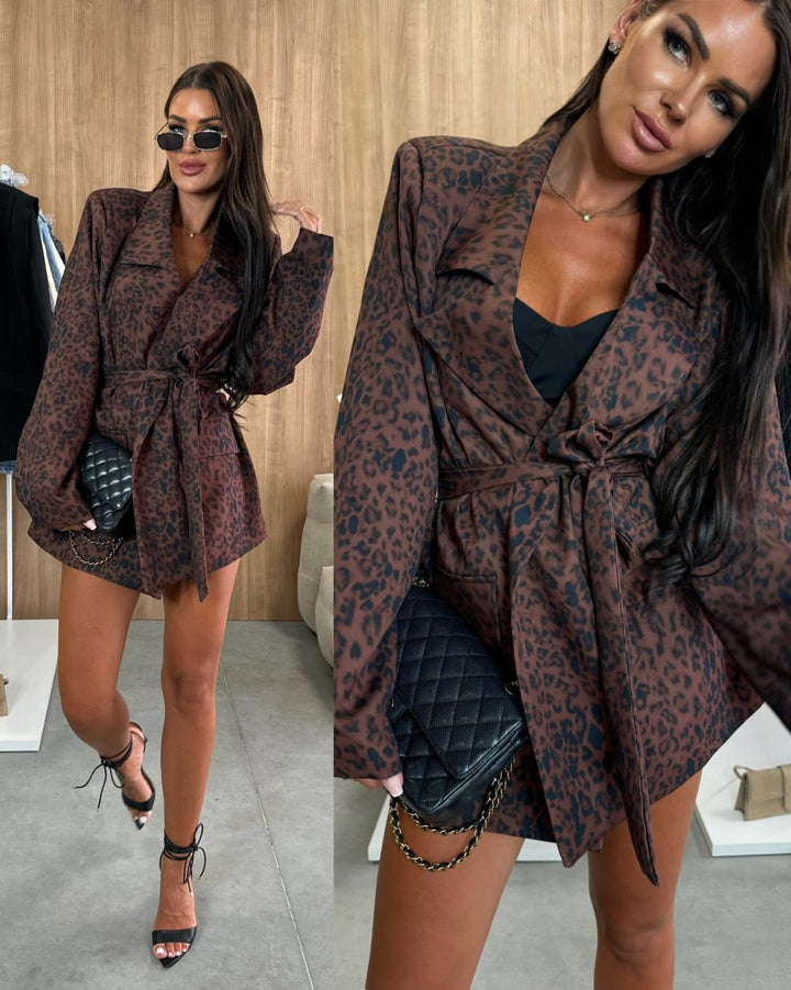 Robe blazer pour femmes avec imprimé animal et ceinture moderne Chic & Stil
