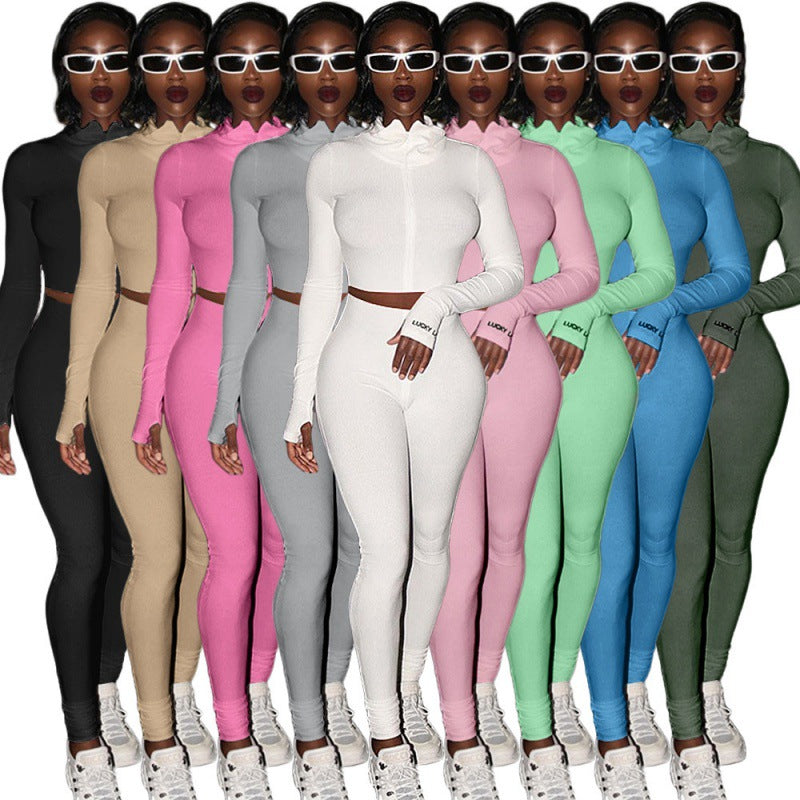 Ensemble ajusté sporty pour femmes avec col haut et détails en rib élégants Chic & Stil