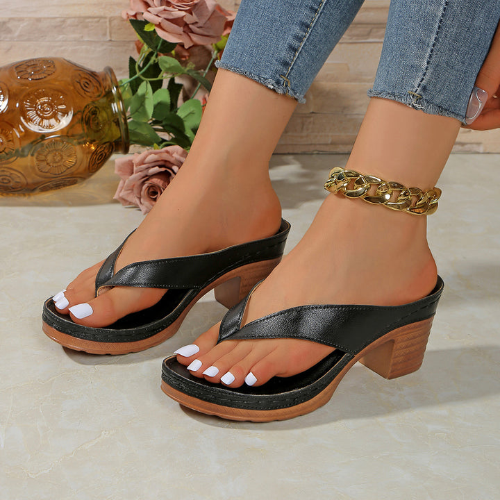 Comfortable strap sandals for women with an elegant block heel and a stylish strap design Lune London