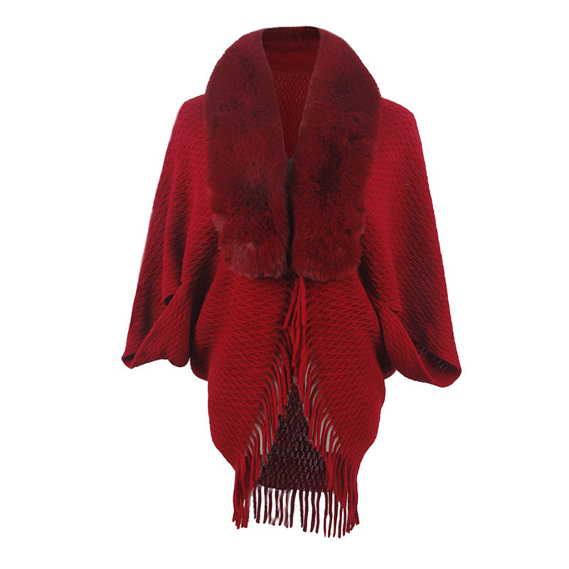 Ladies fashion poncho with luxurious faux fur collar Lune London