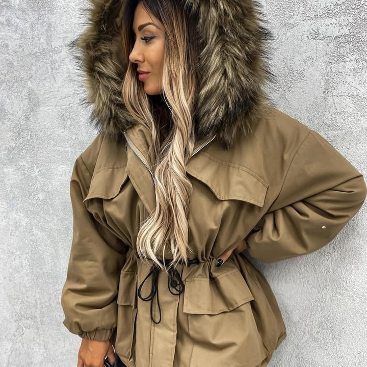 Urban winter coat for women with removable faux fur collar and practical pockets Lune London
