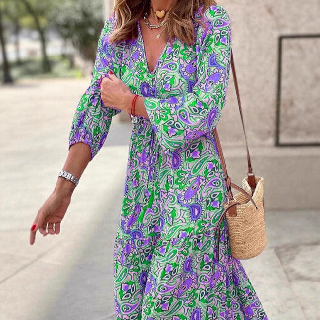 Robe Maxi Femme avec Motif Floral Traditionnel et Décolleté en V Chic & Stil
