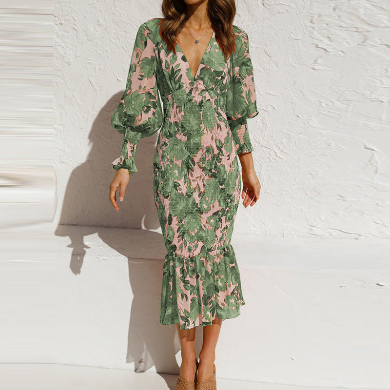 Robes Bodycon pour femmes avec ourlet volanté et motif floral glamour Chic & Stil