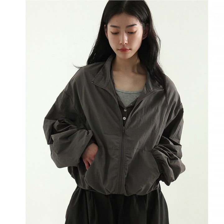 Ladies sporty windbreaker with high collar and zipper Chic & Stil