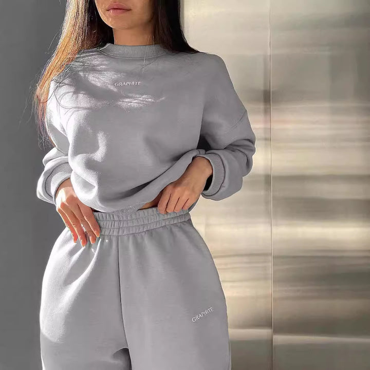 Women's sporty set with round neck and elastic waistband Chic & Stil