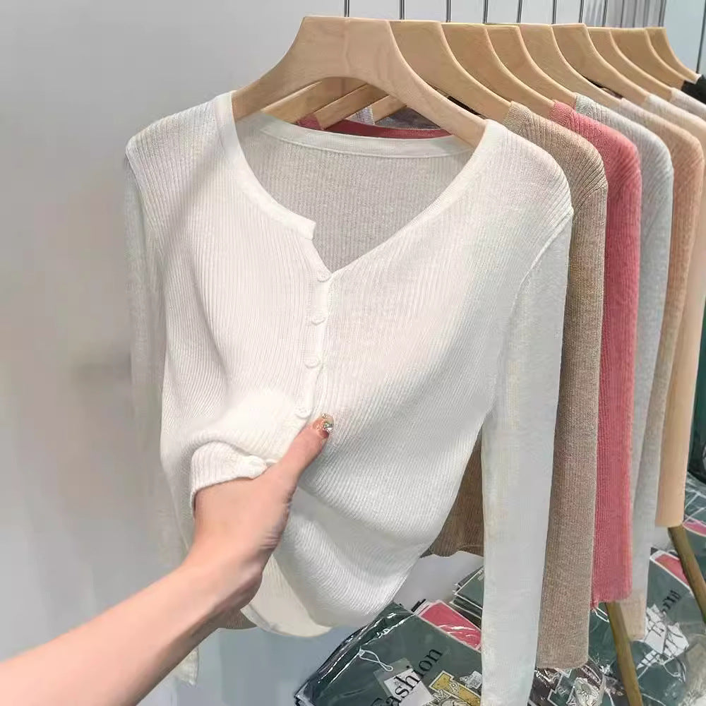 Fitted knit jacket for women with a stylish button closure and a fine ribbed structure Lune London