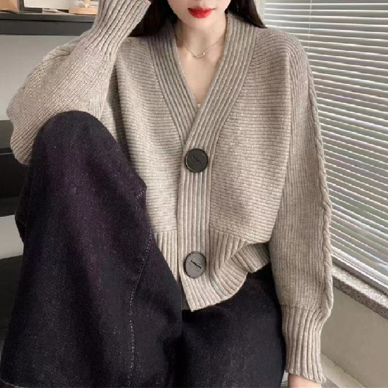 Cozy knit cardigan for women with a loose fit and large buttons Lune London