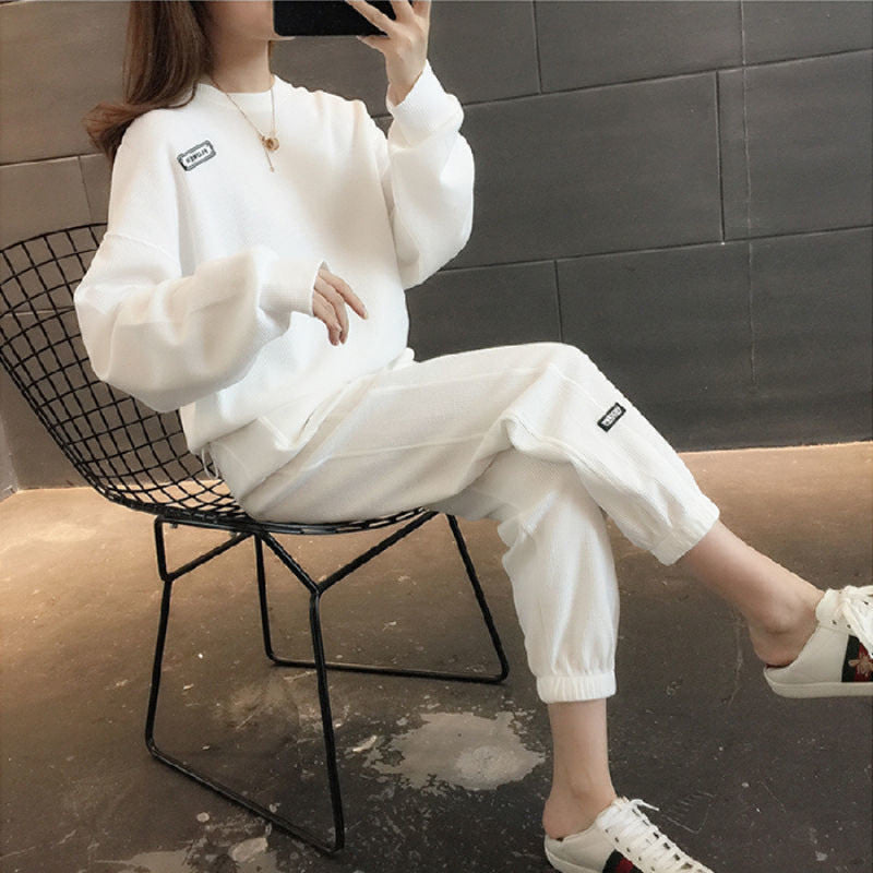 Ladies sporty leisure set with casual cut and practical side pockets Chic & Stil