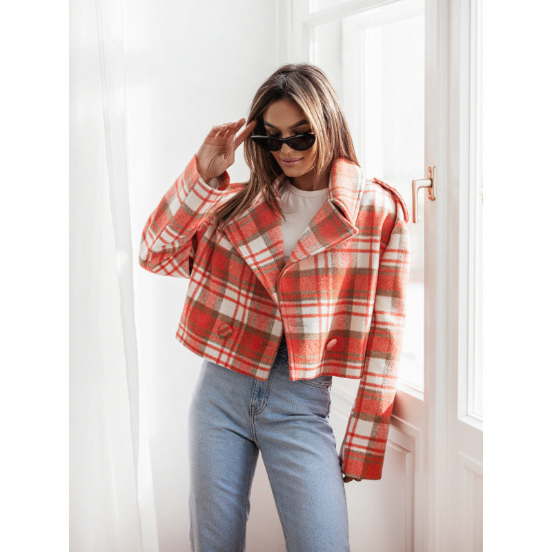 Short women's jacket with a modern fancy pattern and a flattering cut Lune London