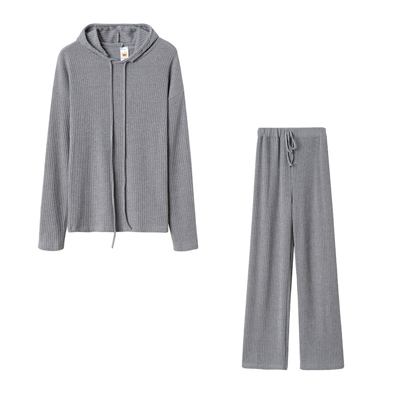 Comfortable women's outfit with hood and loose fit Lune London
