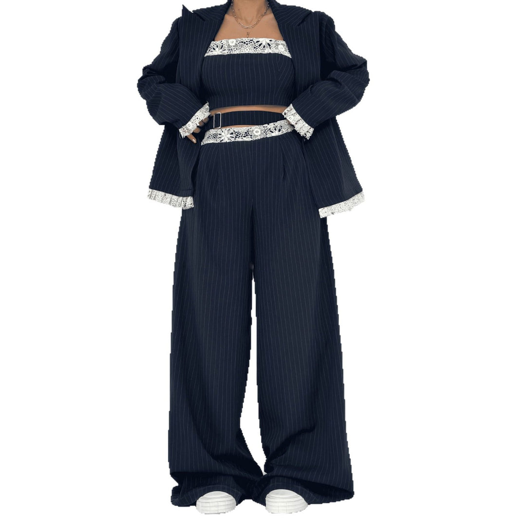 Ladies Elegant two-piece set with lace accents Lune London