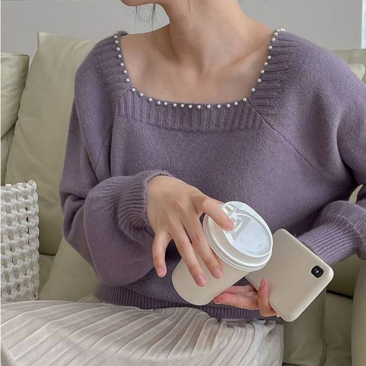 Casual women's sweater with elegant pearl collar Lune London