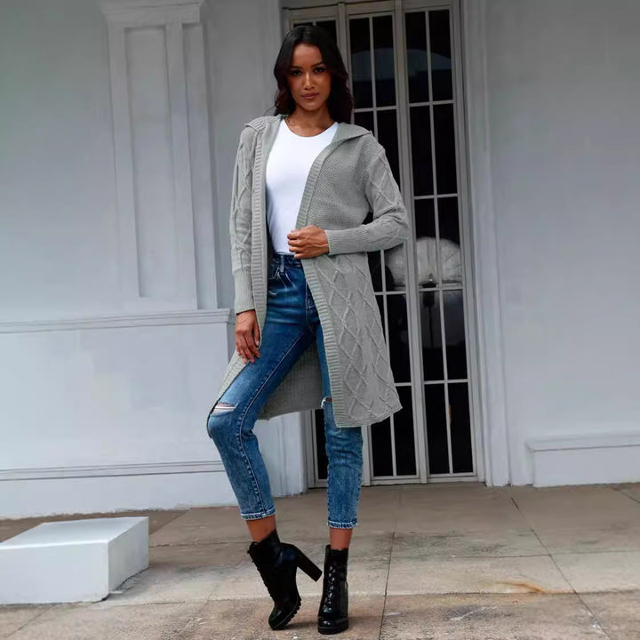 Ladies chunky knit kimono cardigan with elegant cable pattern and open sleeves Lune London