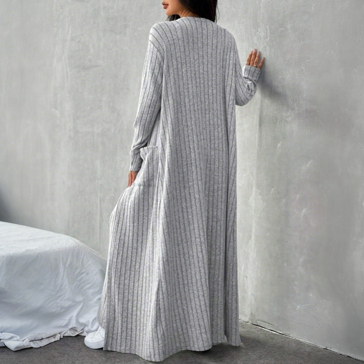 Ensemble en tricot pour femmes avec des manches longues et un design enveloppant élégant Chic & Stil