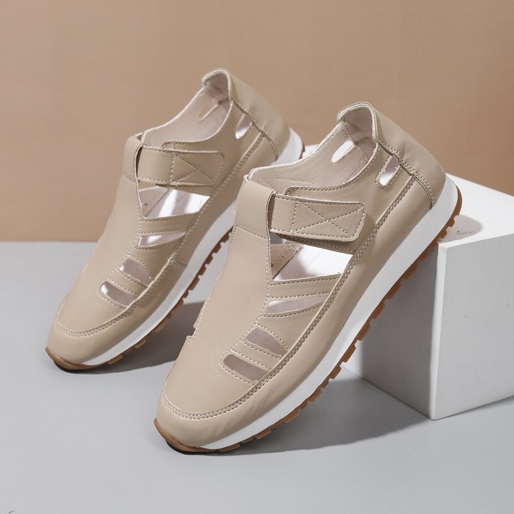 Comfortable women's sandals with ergonomic strap design and breathable surface technology Lune London