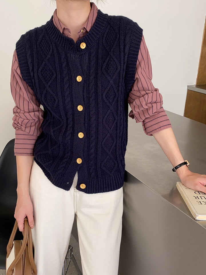 Women's knitted vest with decorative button details Chic & Stil