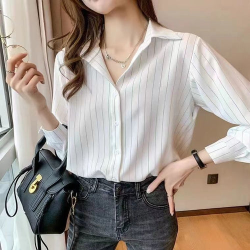 Blouse élégante pour femmes avec un motif rayé fin Chic & Stil