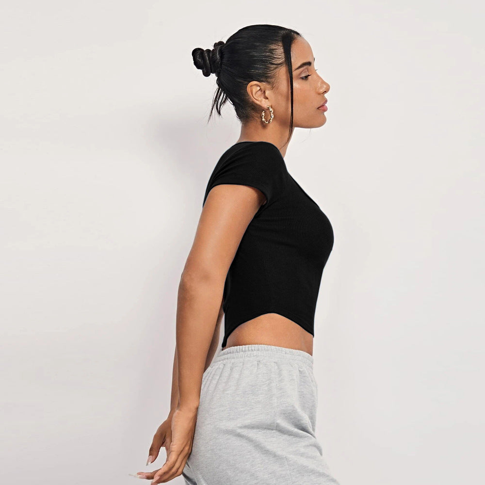 Short top for women with square neckline and button placket Chic & Stil
