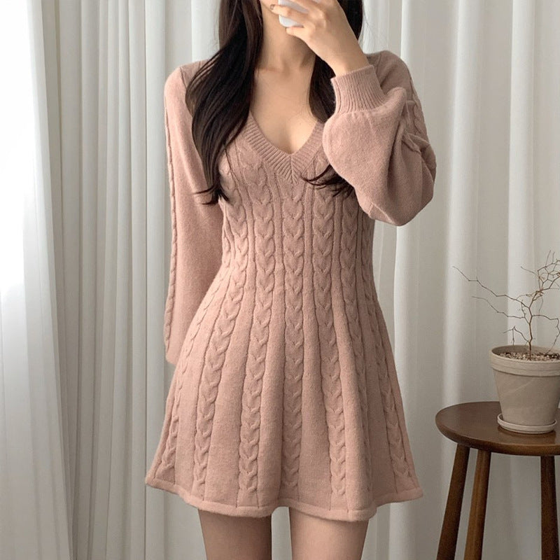 Robe tricotée pour femmes avec décolleté en V et motif en relief Chic & Stil