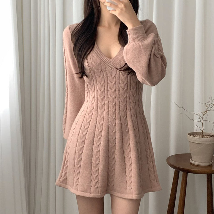 Robe tricotée pour femmes avec décolleté en V et motif en relief Chic & Stil