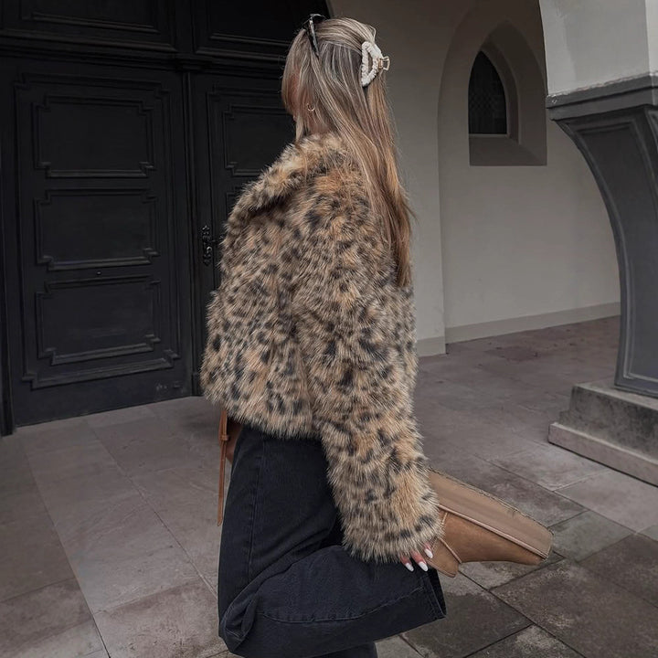 Short faux fur leopard print jacket Lune London