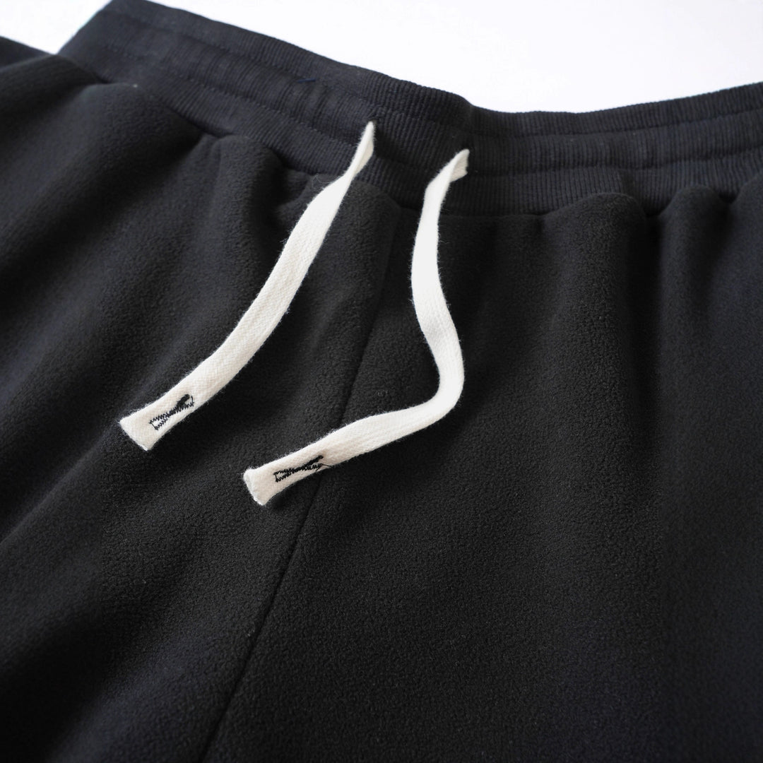 Comfortable jogging pants for men with elastic waistband and practical pockets Lune London