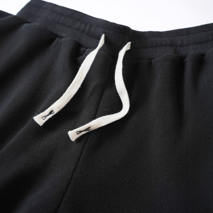 Comfortable jogging pants for men with elastic waistband and practical pockets Lune London
