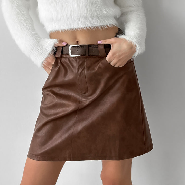 Faux leather skirt for women with a trendy cut and practical pockets Lune London