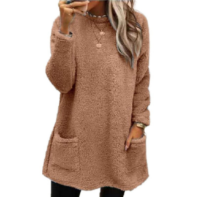 Comfortable fleece sweater for women with a loose fit and practical pockets Lune London