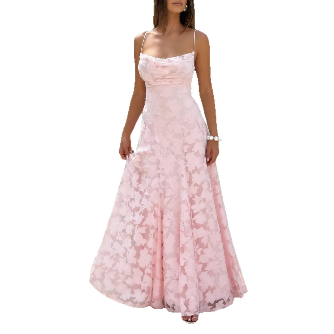 High-quality maxi dress for women with a sparkling floral pattern and elegant spaghetti straps Chic & Stil