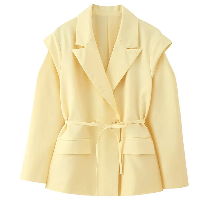 Veste blazer élégante pour femmes avec coupe ajustée et ceinture à nouer Chic & Stil