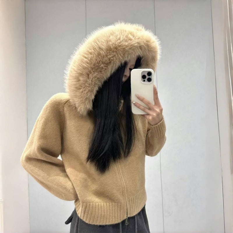 Haut à capuche pour femmes avec un col en fourrure luxueux et des poches pratiques Chic & Stil