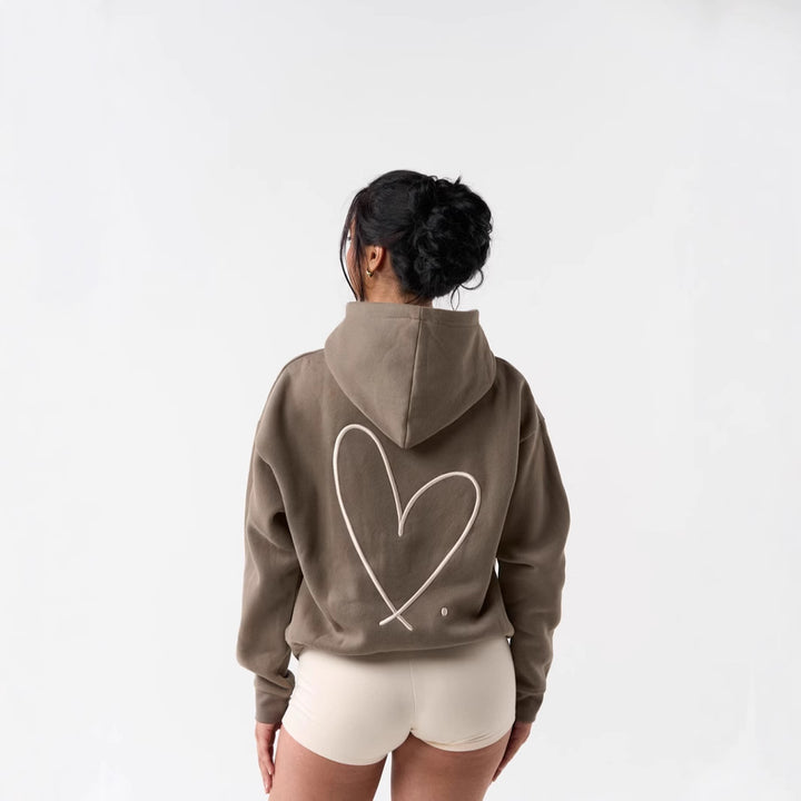 Women's hoodie sweatshirt with large heart design and comfortable short shorts Chic & Stil