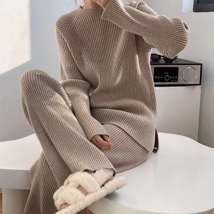 Women's knit set with a loose fit and a chic and stylish design