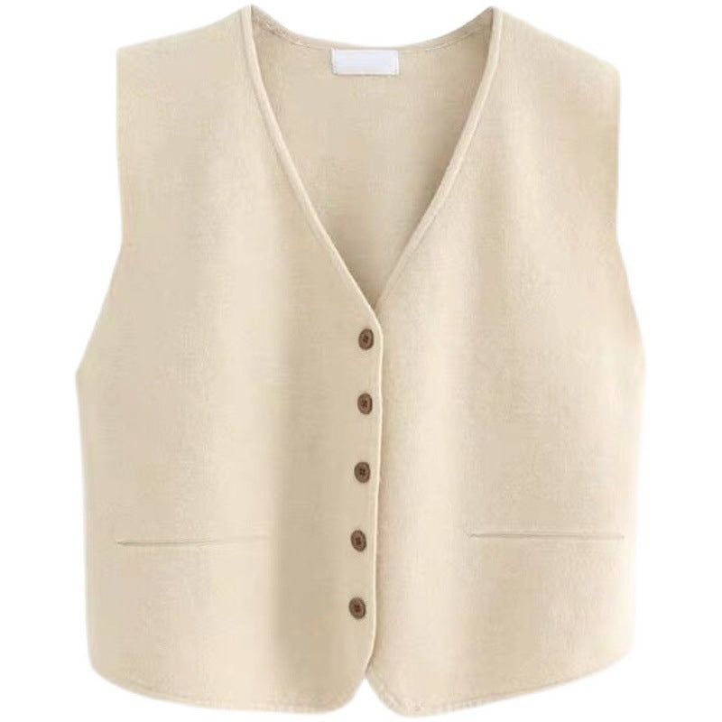 Gilet tricoté pour femmes avec patte de boutonnage élégante et matériau fin Chic & Stil