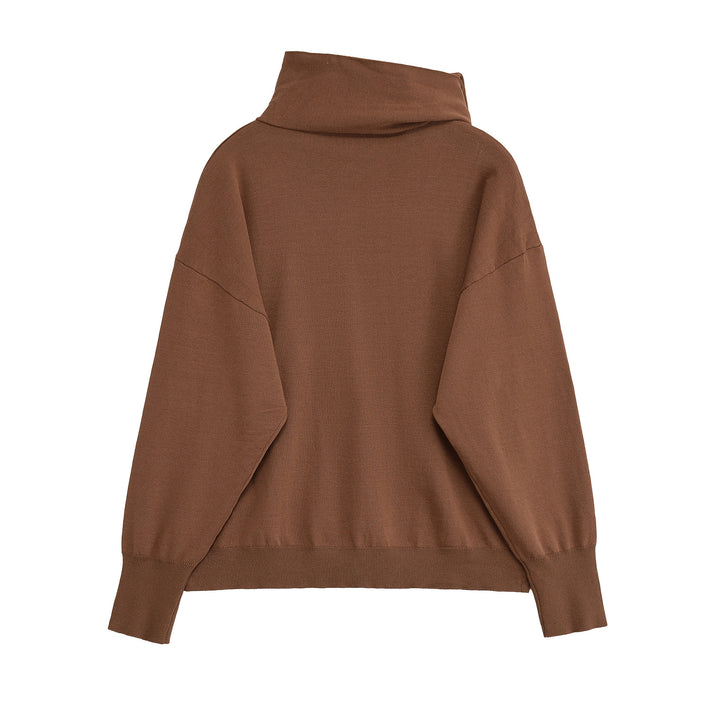 Casual knitted sweater for women with asymmetric collar Lune London