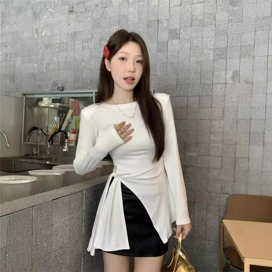 Ladies long sleeve shirt with side slits and fashionable round neckline Chic & Stil