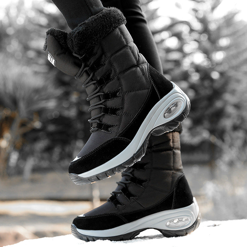 Winter hiking boots for women with insulating and slip-resistant sole construction Lune London