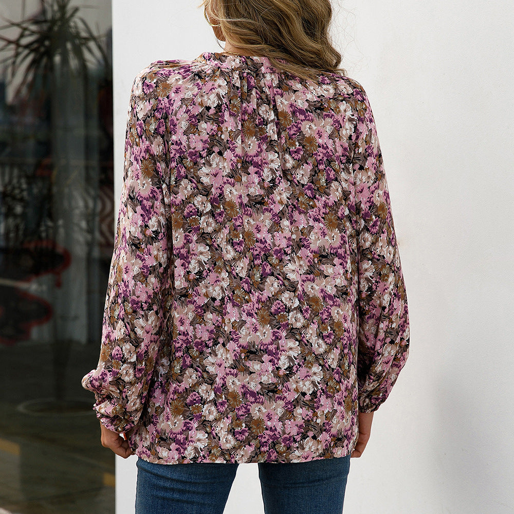 Casual blouse for women with floral patterns and elegant ruffle details Lune London