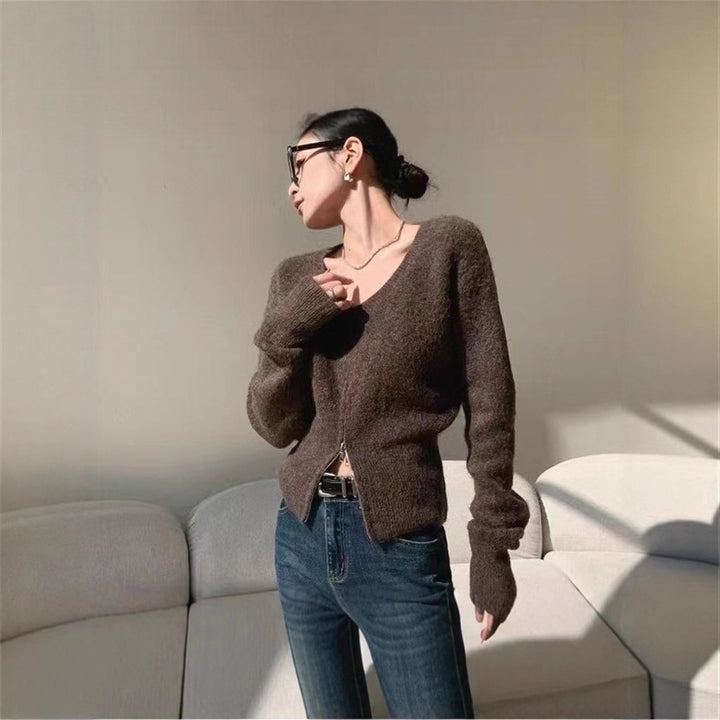 Cardigan en tricot à la mode pour femmes avec col en V et zips pratiques Chic & Stil