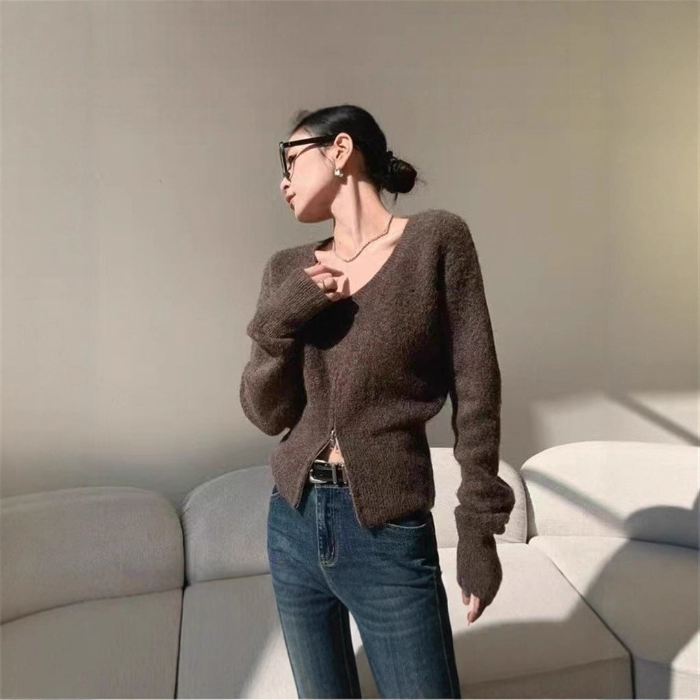 Cardigan féminin à la mode avec un décolleté en V profond et fermeture éclair Chic & Stil