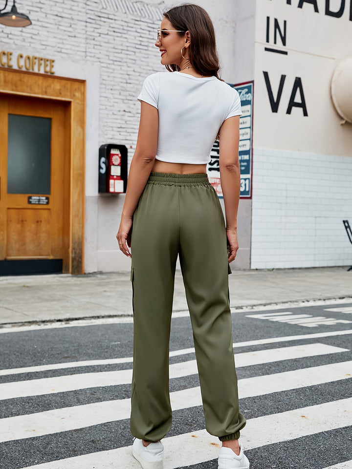 Women's cargo pants with elastic waist and practical side pockets Lune London