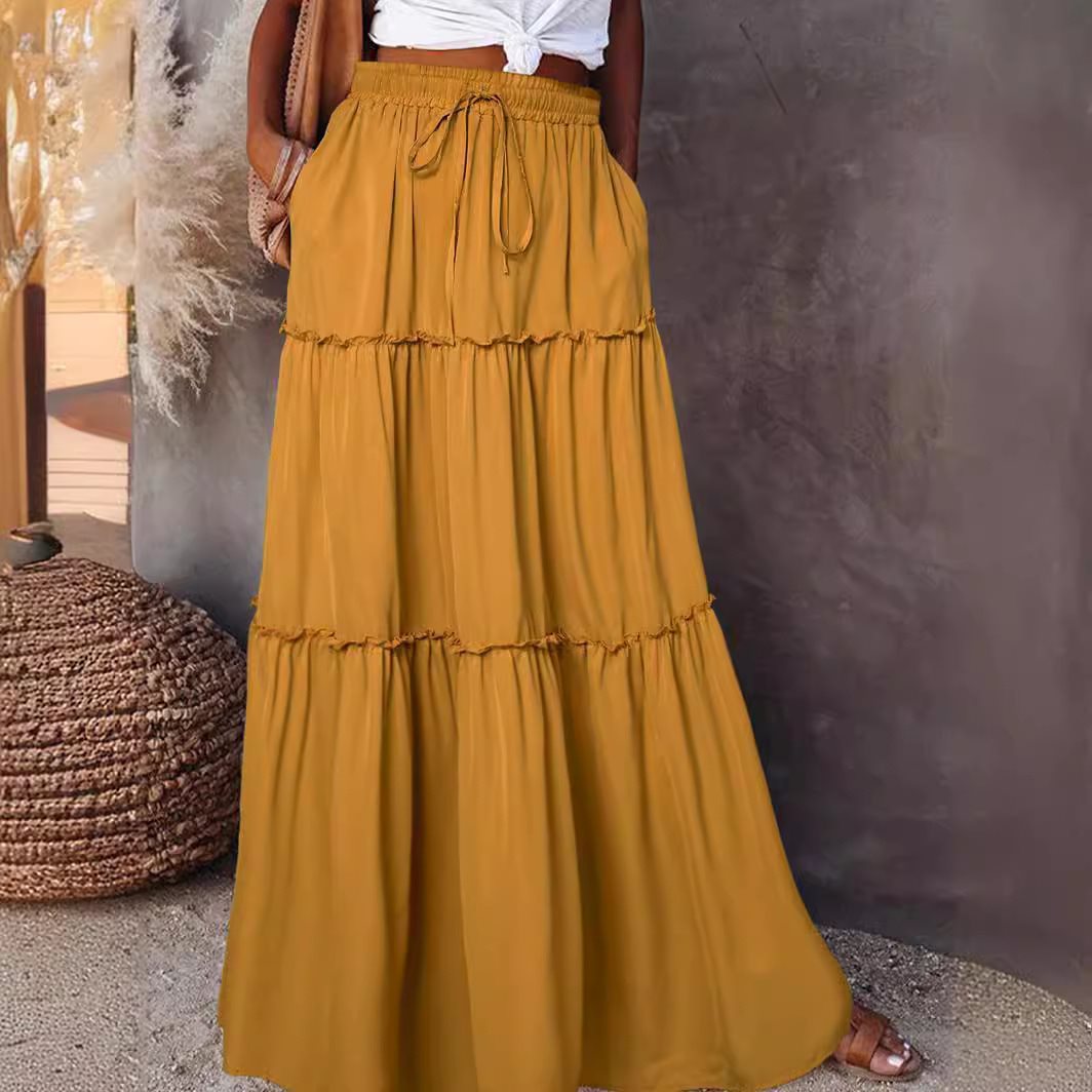 Long and flowing skirt for women with an elastic waistband and practical pockets Lune London