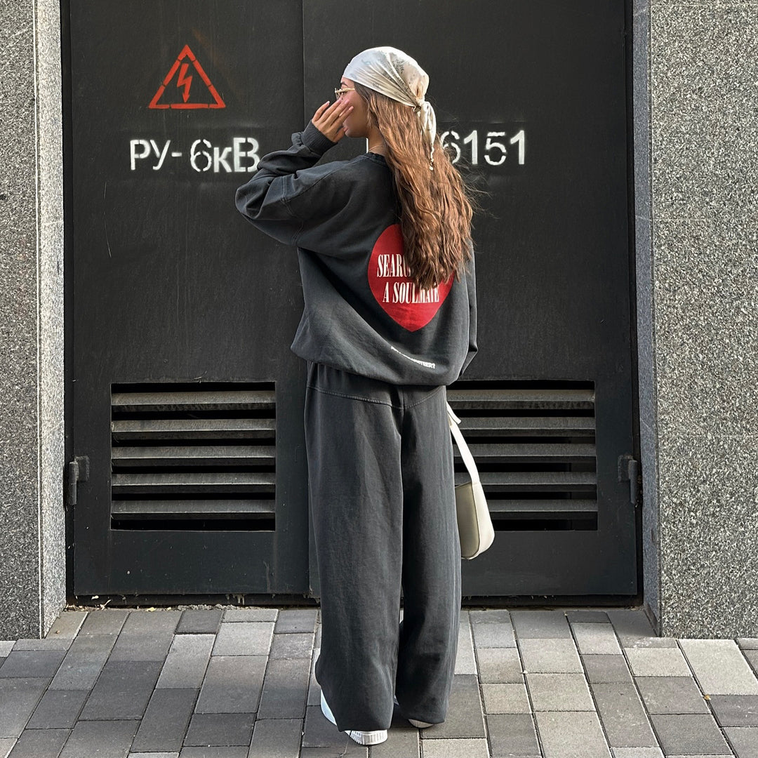 Casual lounge set for women with oversized sweatshirt and wide pants Lune London