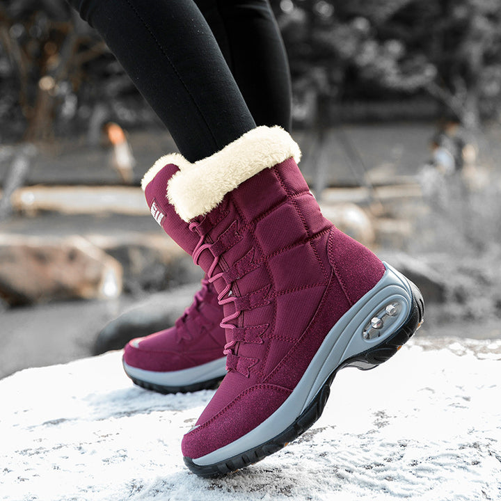 Winter hiking boots for women with insulating and slip-resistant sole construction Lune London