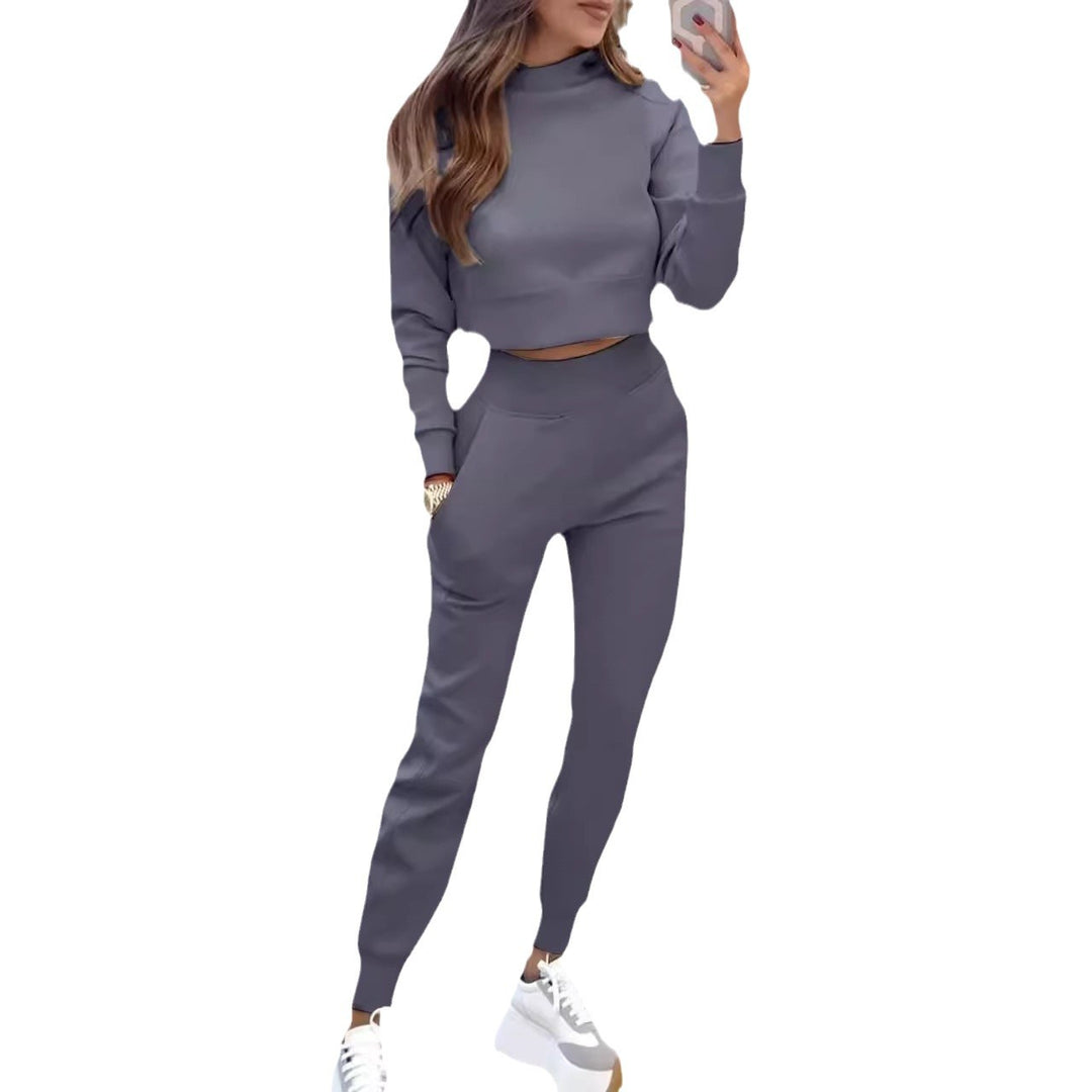 Ensemble de sweatpants pour femmes avec col haut et crop top à la mode Chic & Stil