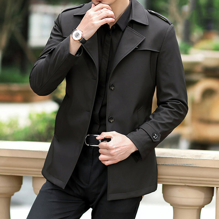 Elegant trench coat for men with practical cut and stylish details Lune London